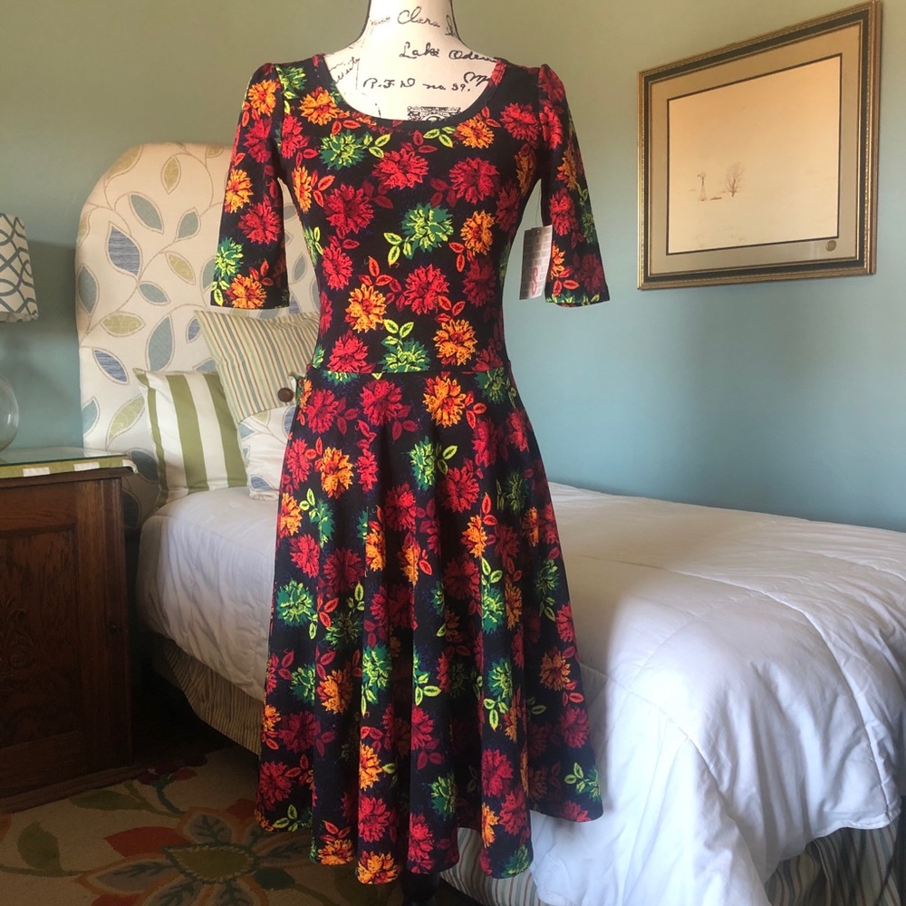 NWT LuLaRoe Nicole Flower Dress